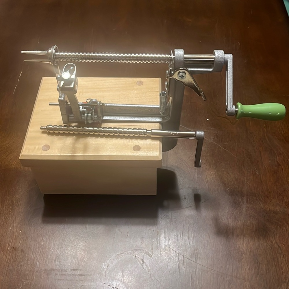 Pampered Chef Apple Peeler/Corer/Slicer Thick Slice